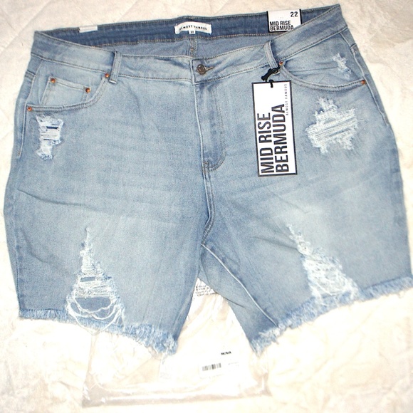 ♥️ Fashion Nova Almost Famous shorts - Picture 9 of 16